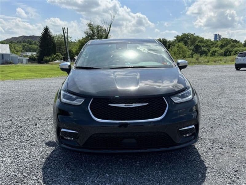 2023 Chrysler Pacifica view 8