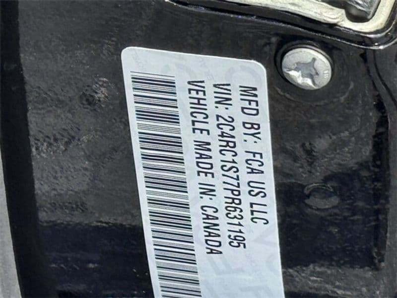 2023 Chrysler Pacifica view 13
