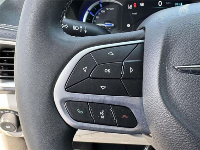 2023 Chrysler Pacifica view 14
