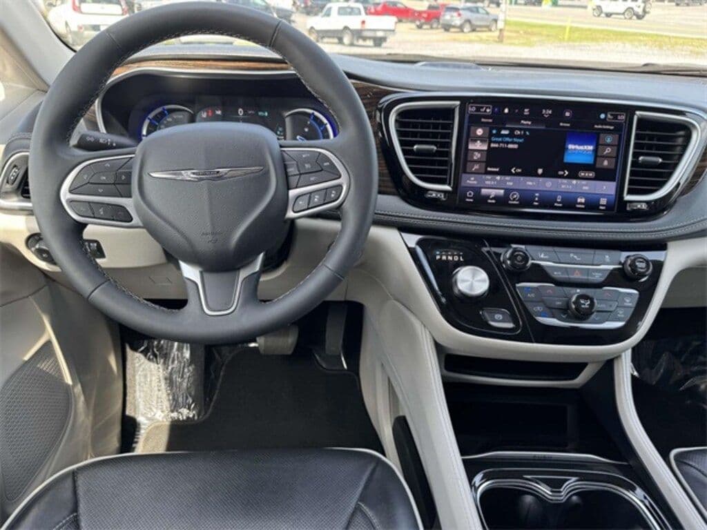 2023 Chrysler Pacifica view 22