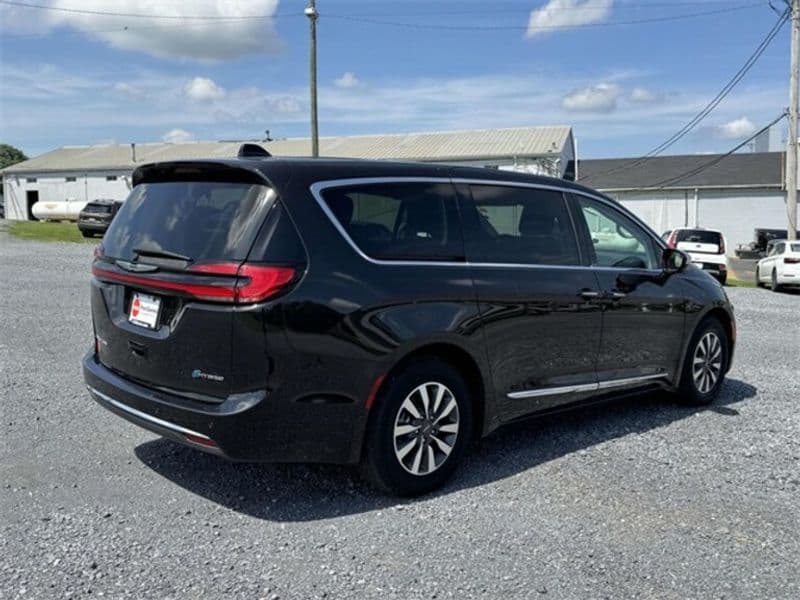 2023 Chrysler Pacifica view 23