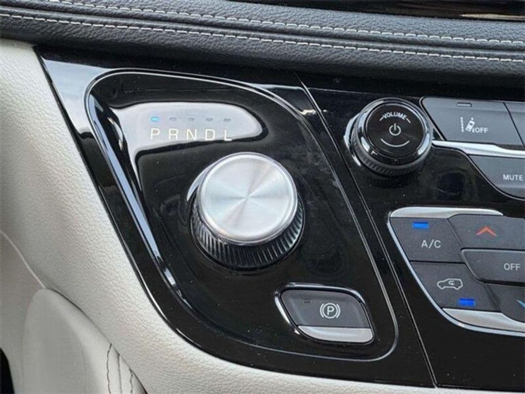 2023 Chrysler Pacifica view 35