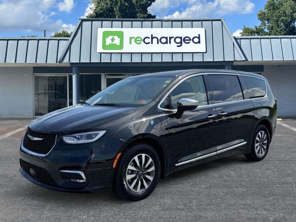 2023 Chrysler Pacifica view 5