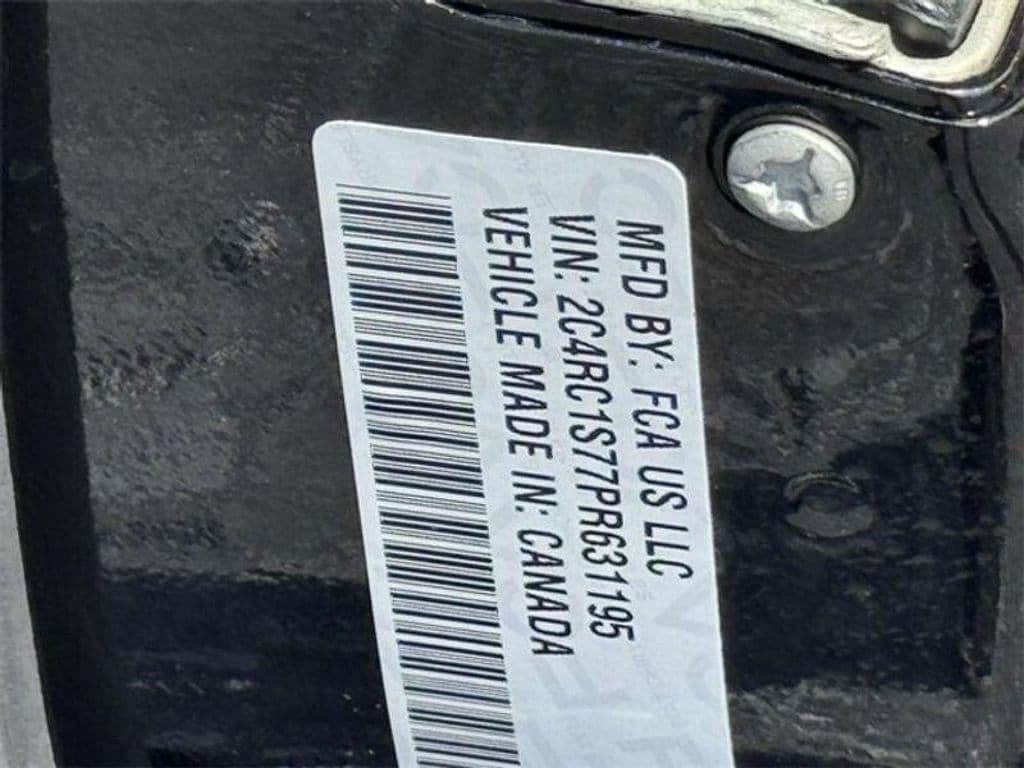 2023 Chrysler Pacifica view 25