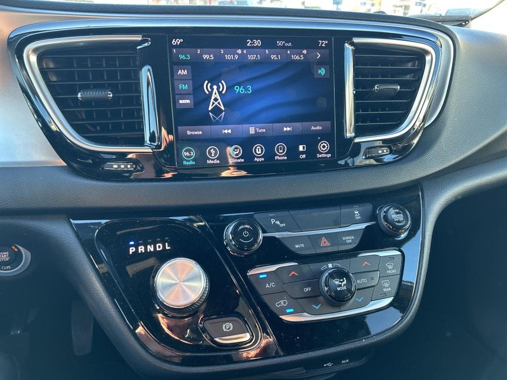 2019 Chrysler Pacifica view 6