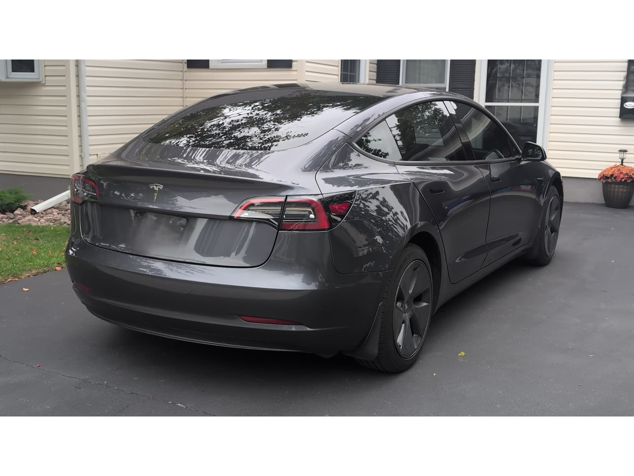 2023 Tesla Model 3 view 9