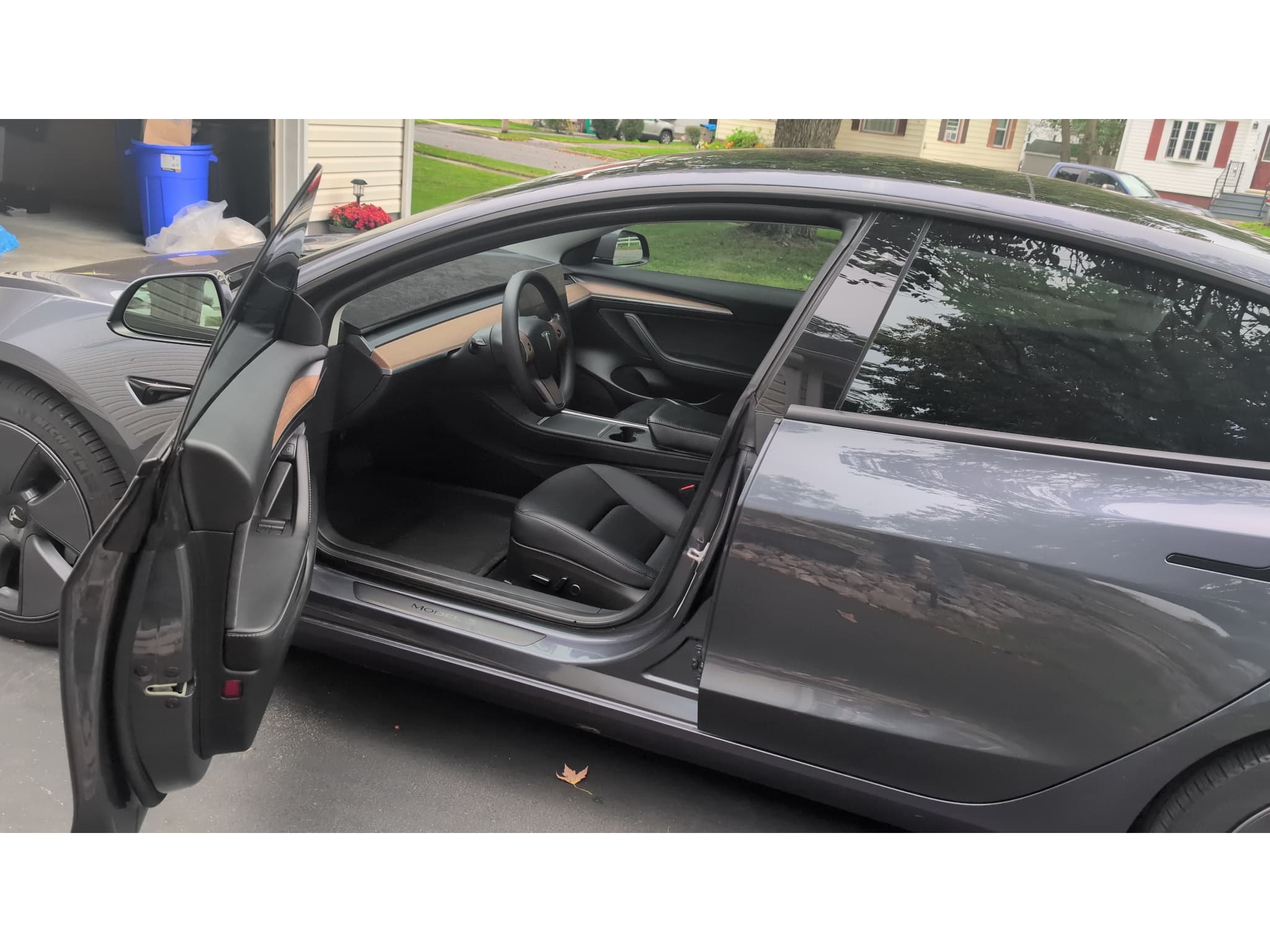 2023 Tesla Model 3 view 10