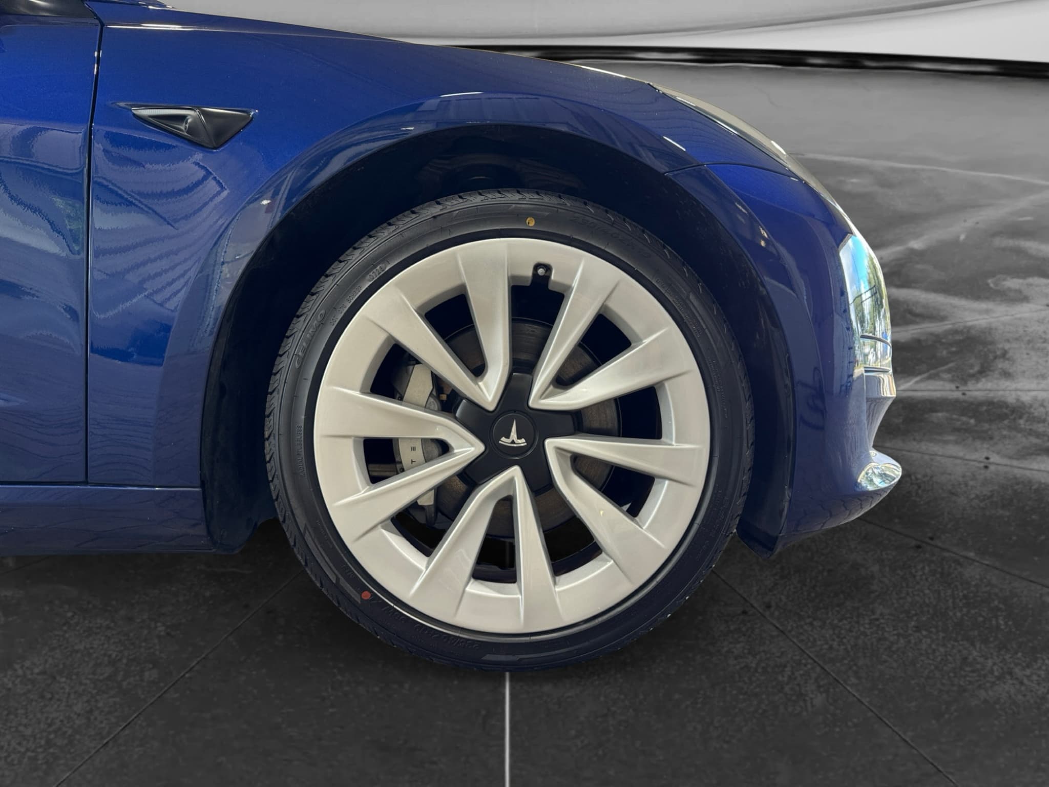 2023 Tesla Model 3 view 34