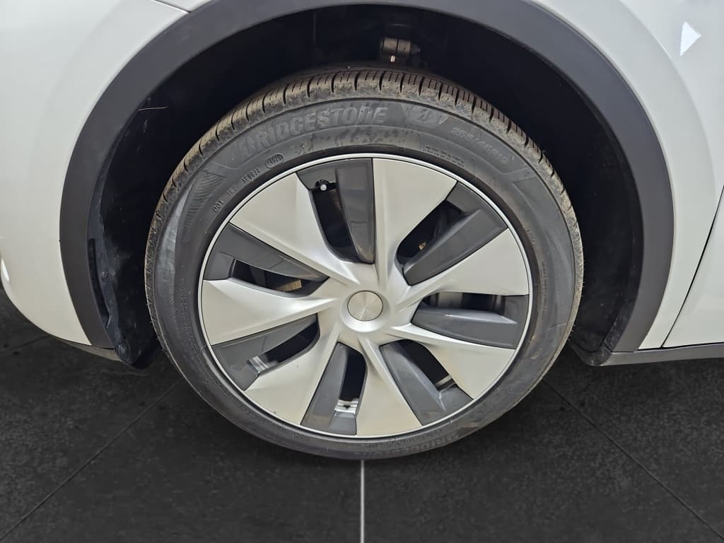2023 Tesla Model Y view 33