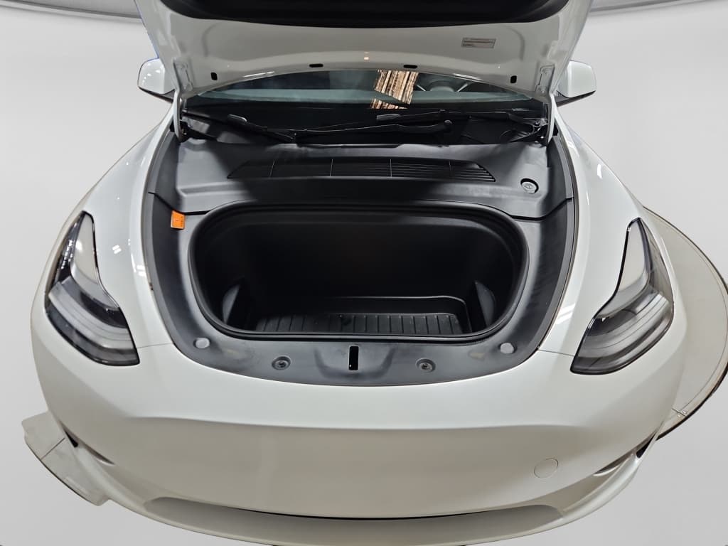 2023 Tesla Model Y view 23