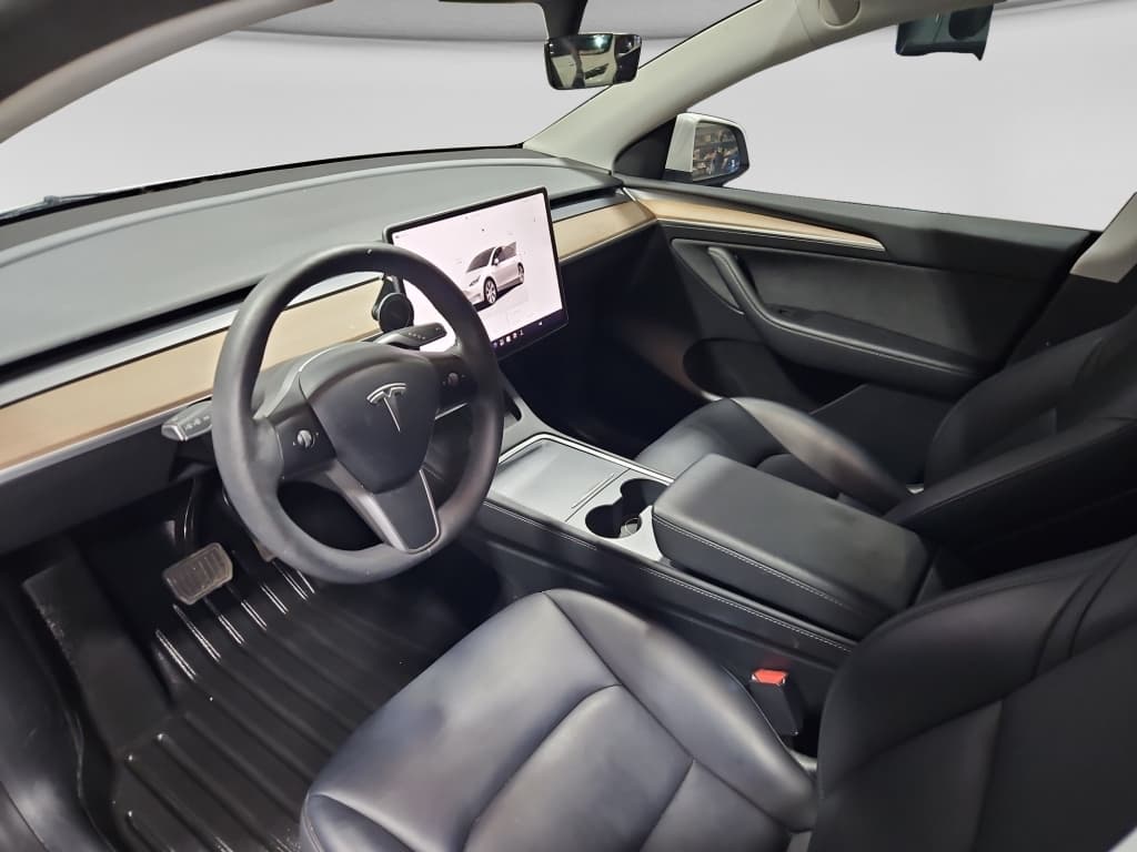 2023 Tesla Model Y view 16
