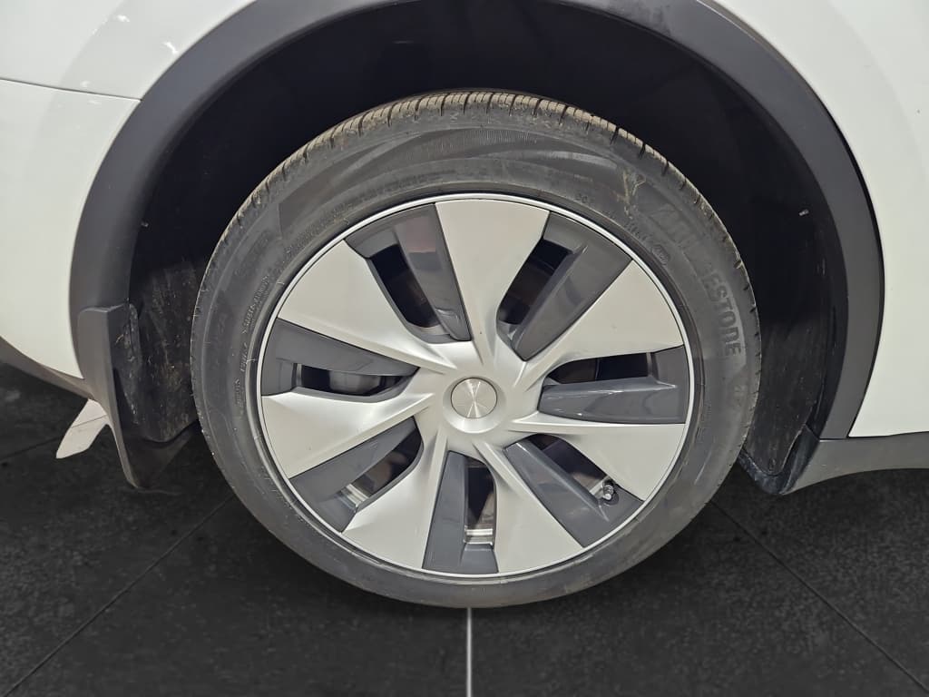2023 Tesla Model Y view 27