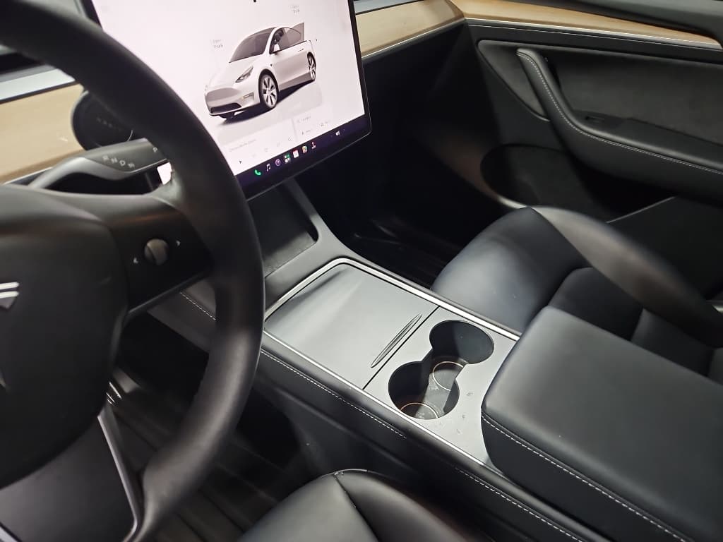 2023 Tesla Model Y view 18