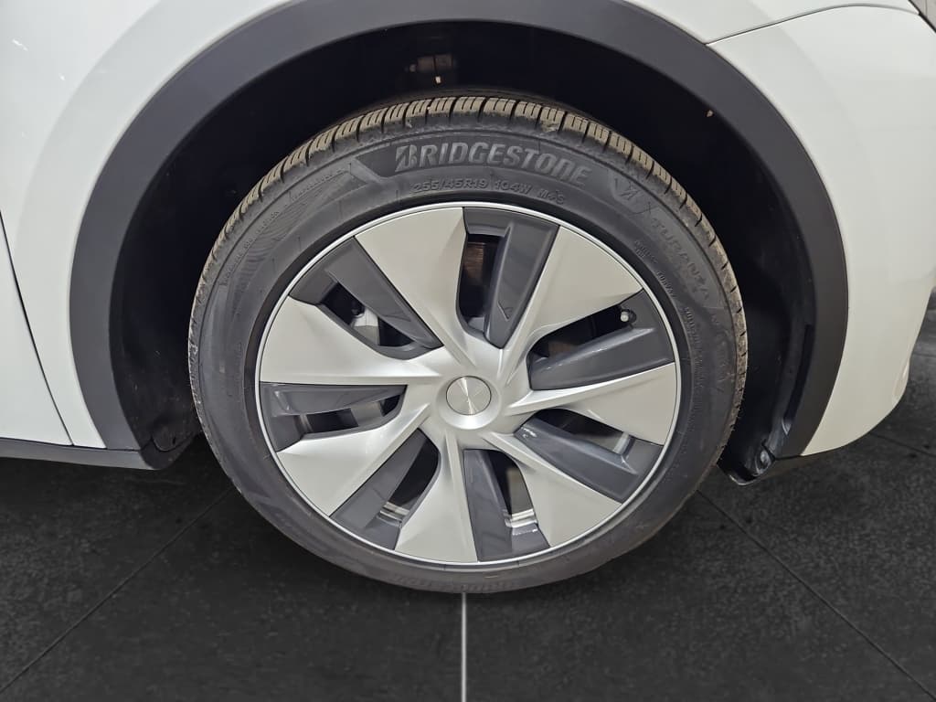 2023 Tesla Model Y view 29