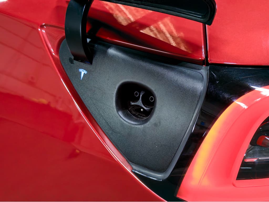 2023 Tesla Model 3 view 5