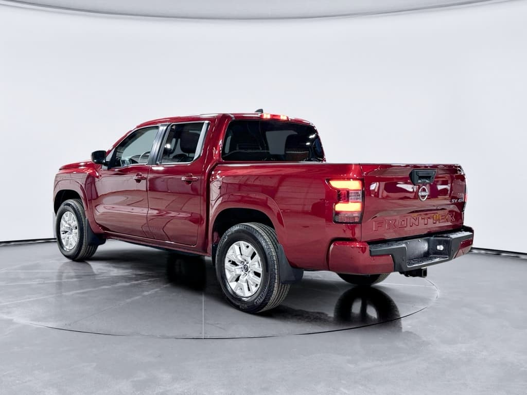 2022 Nissan Frontier view 2