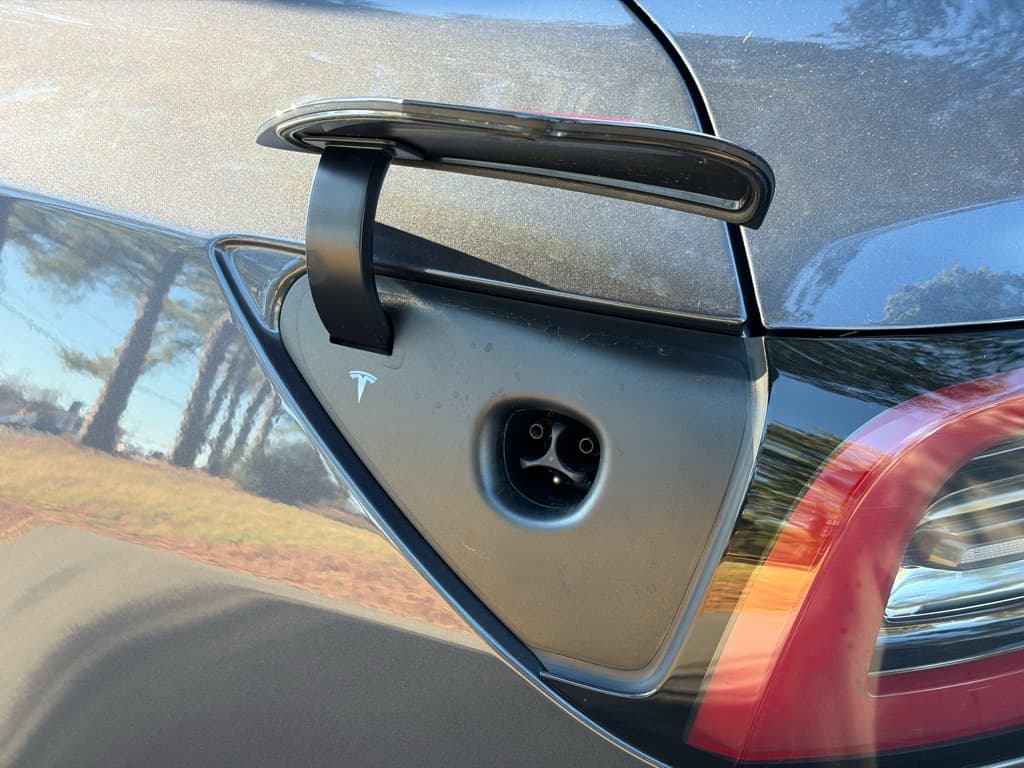 2023 Tesla Model 3 view 5