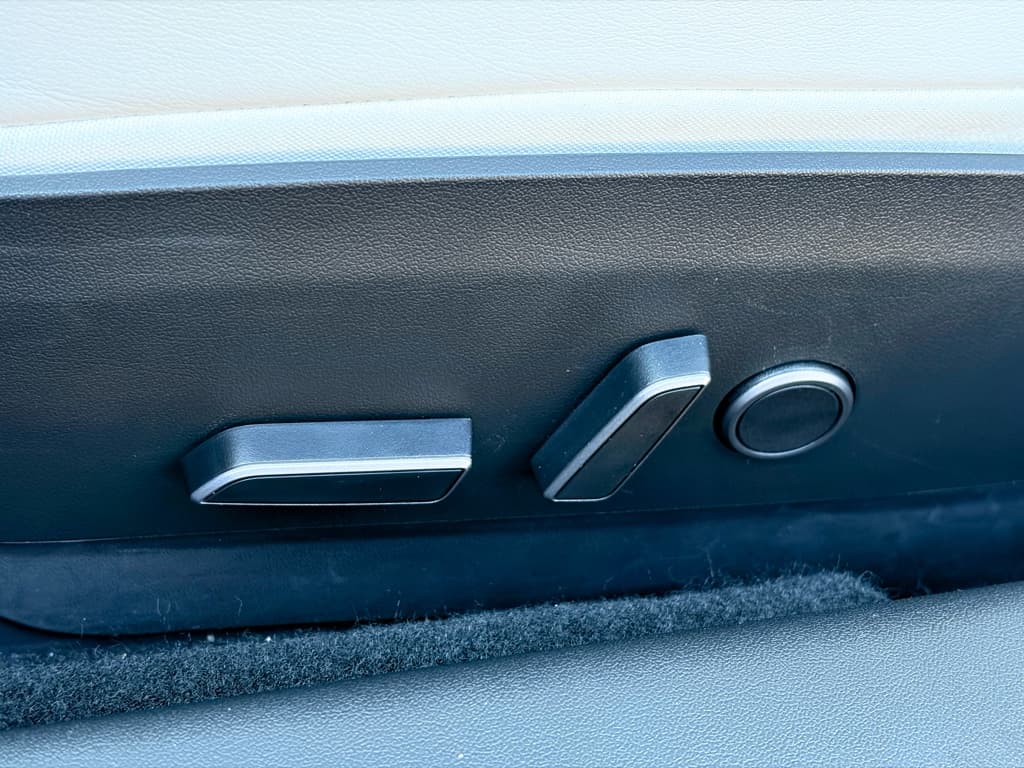 2023 Tesla Model 3 view 6