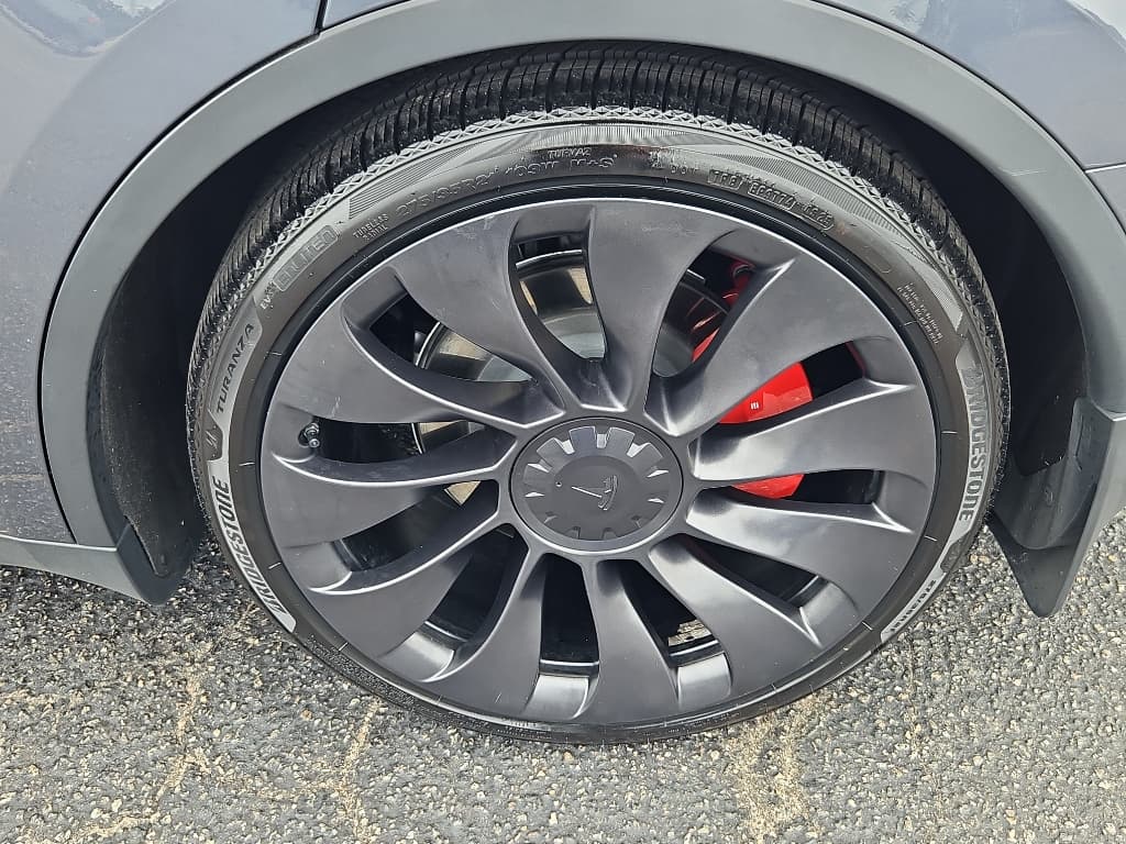 2023 Tesla Model Y view 27