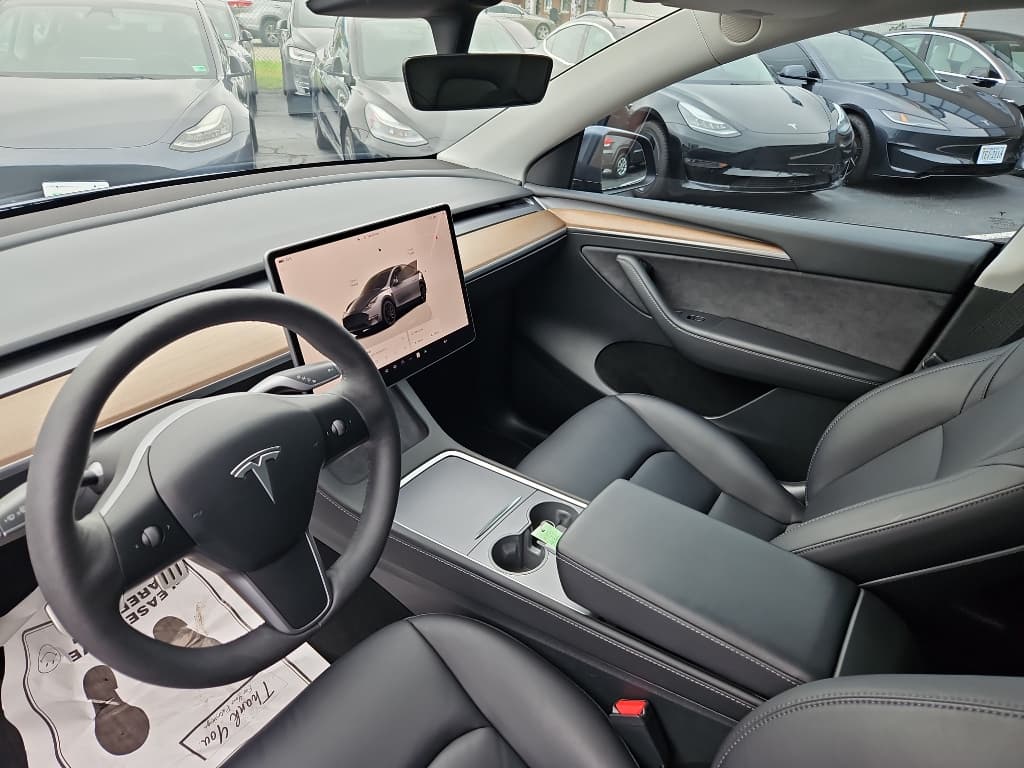 2023 Tesla Model Y view 16