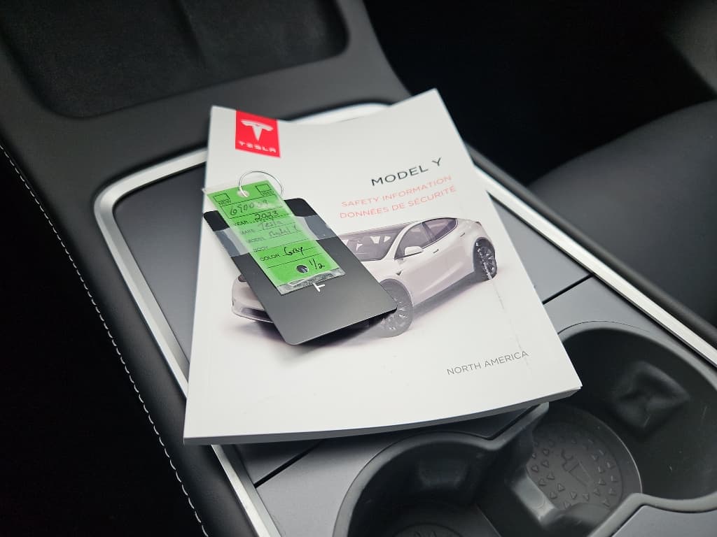 2023 Tesla Model Y view 18
