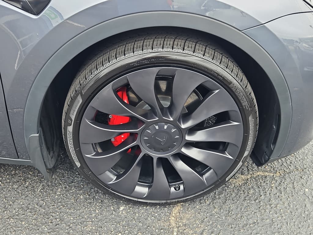 2023 Tesla Model Y view 31