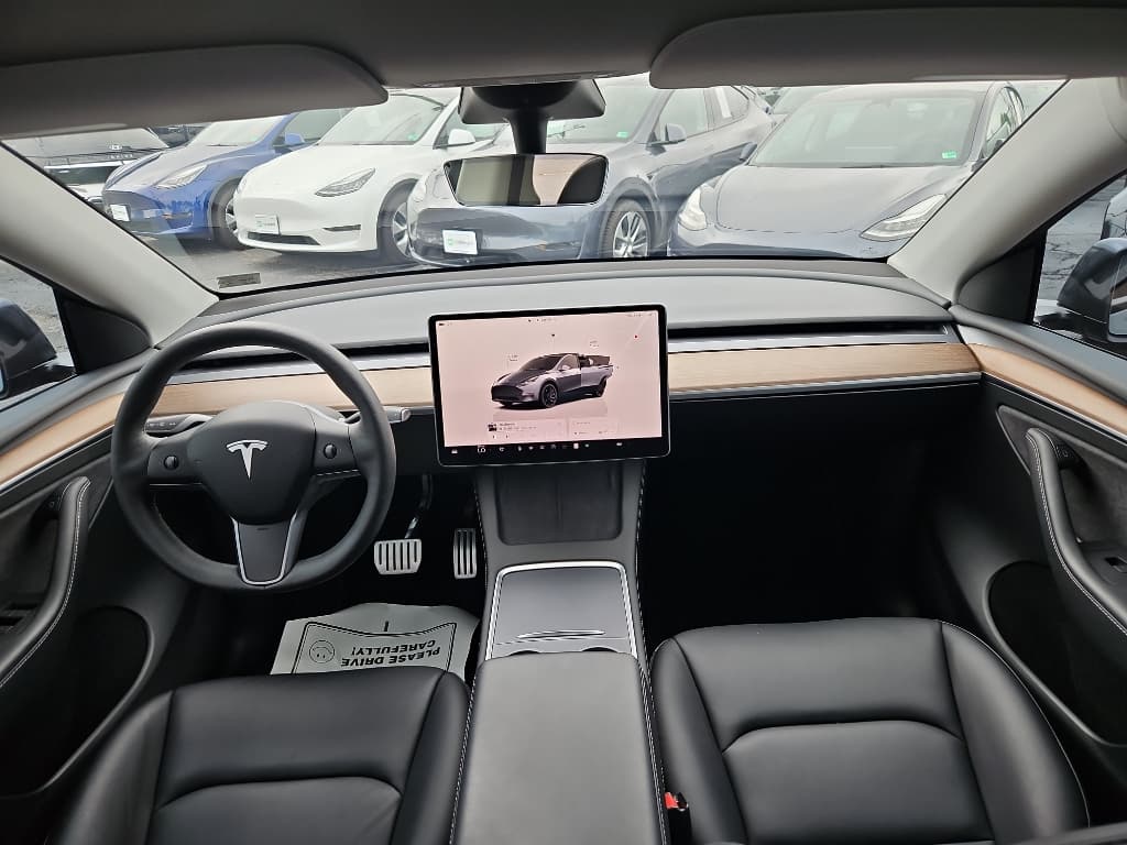 2023 Tesla Model Y view 15