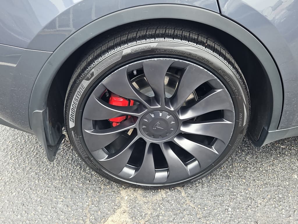 2023 Tesla Model Y view 29