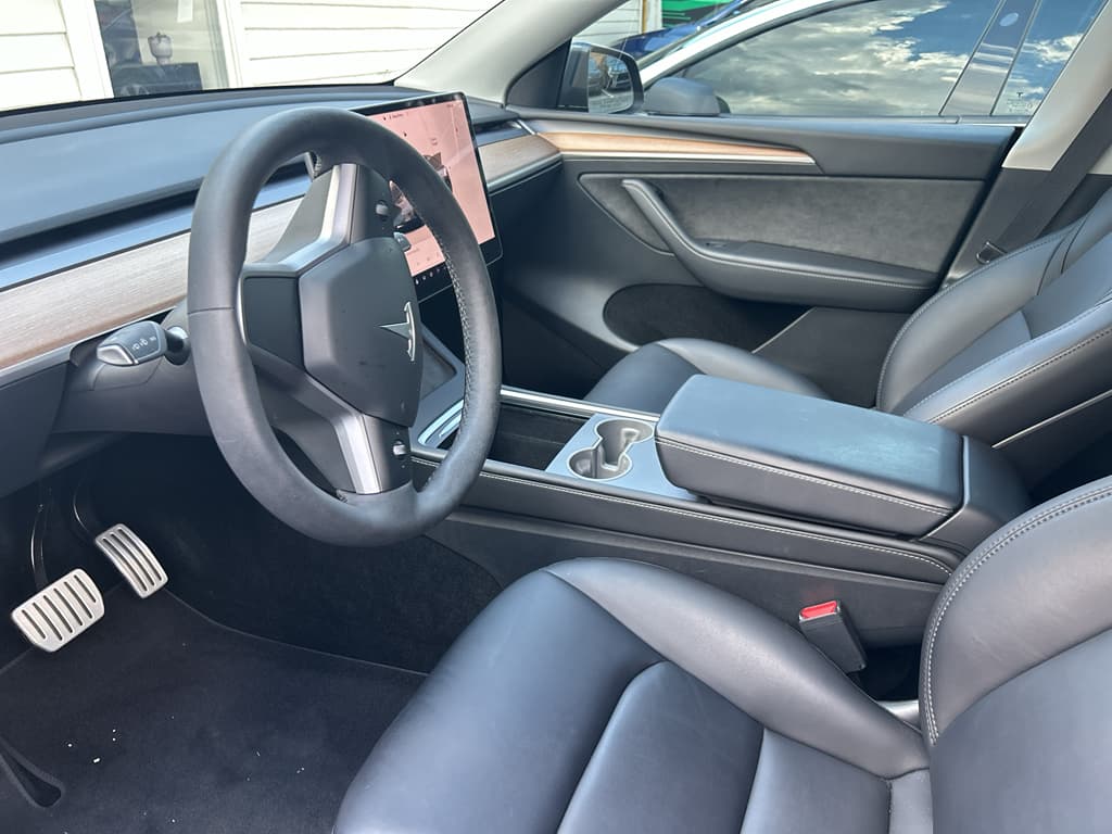 2023 Tesla Model Y view 3