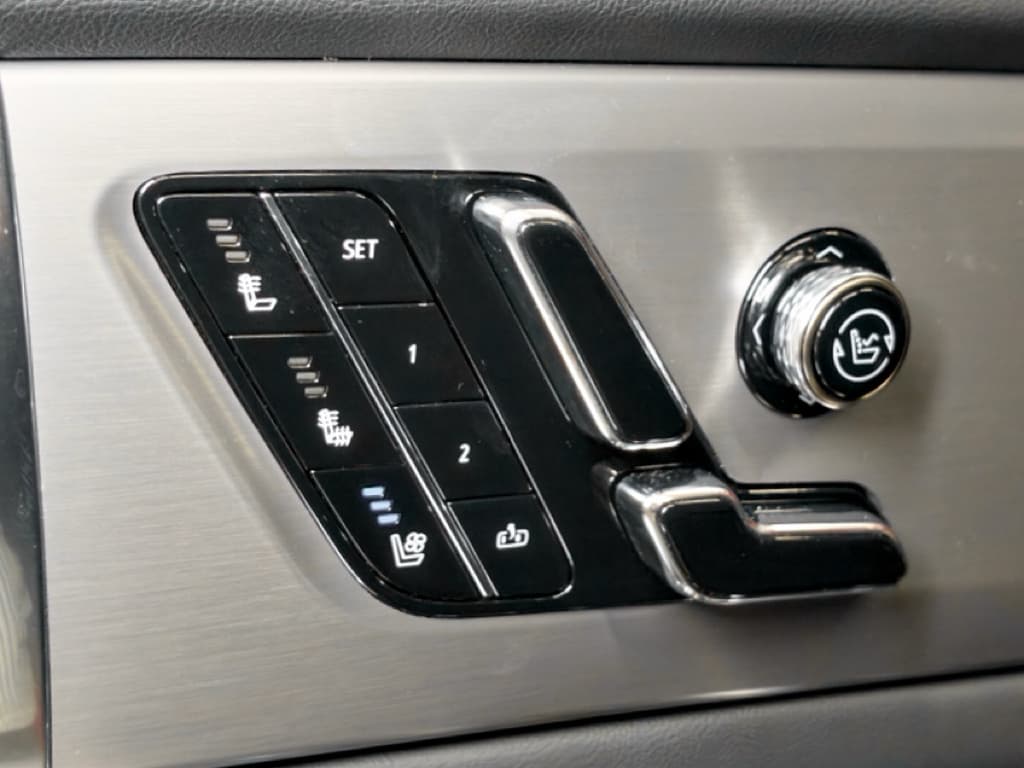 2026 Cadillac Vistiq view 8