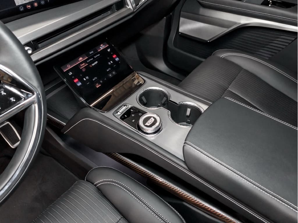 2026 Cadillac Vistiq view 19