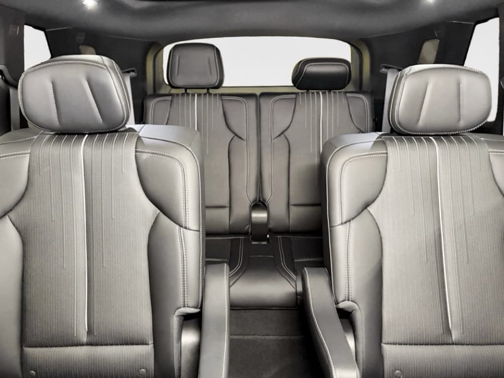 2026 Cadillac Vistiq view 23
