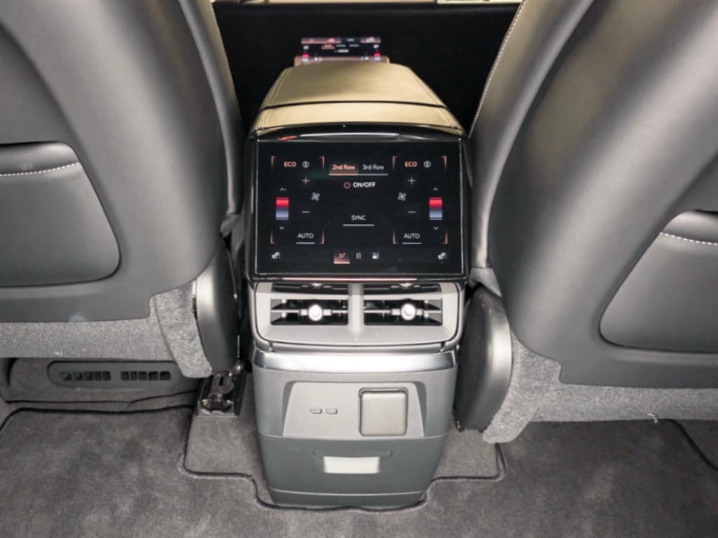 2026 Cadillac Vistiq view 21