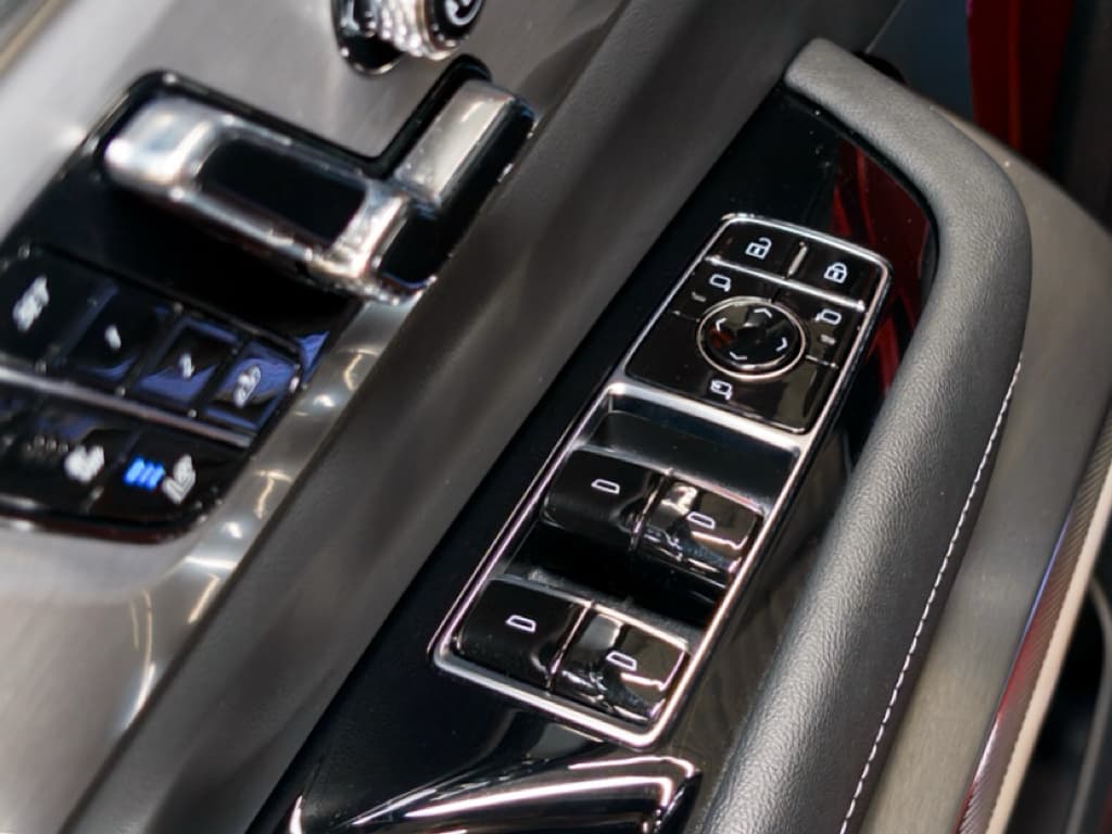 2026 Cadillac Vistiq view 7