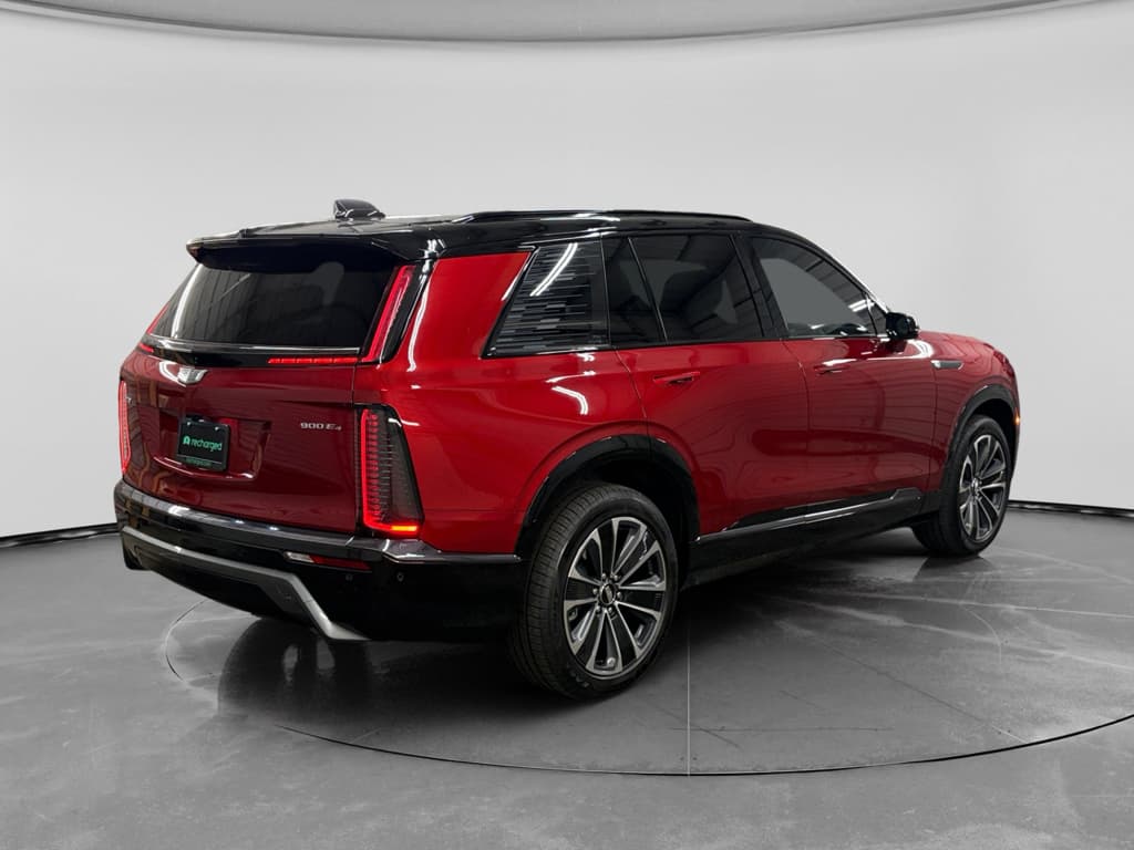 2026 Cadillac Vistiq view 3
