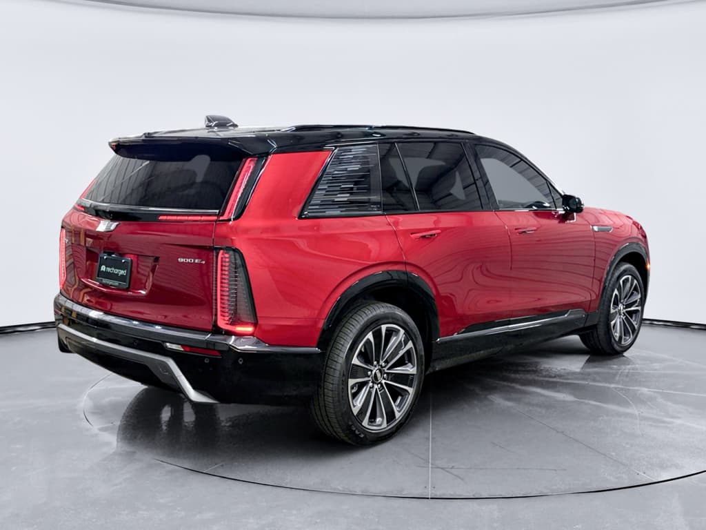 2026 Cadillac Vistiq view 3