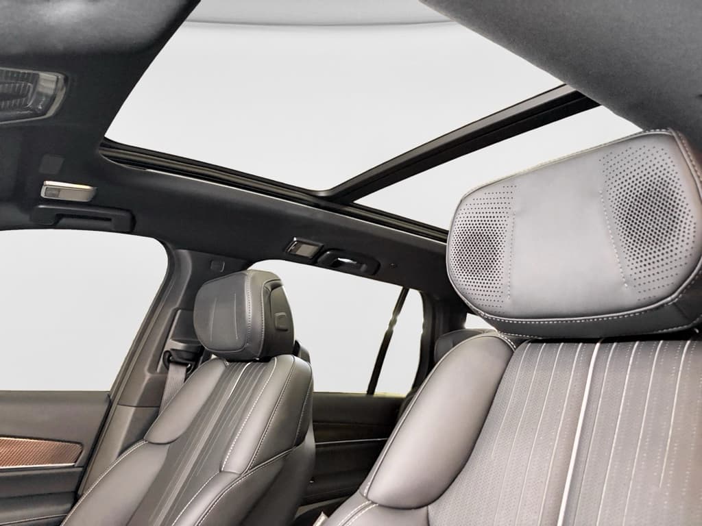 2026 Cadillac Vistiq view 25