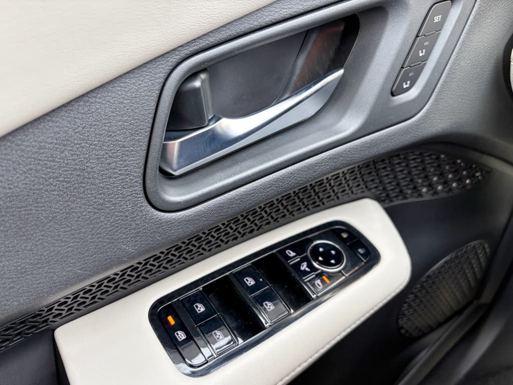 2023 Nissan Ariya view 7