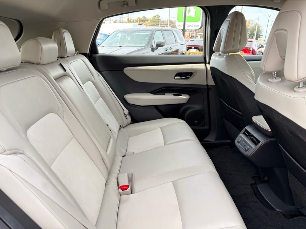 2023 Nissan Ariya view 21