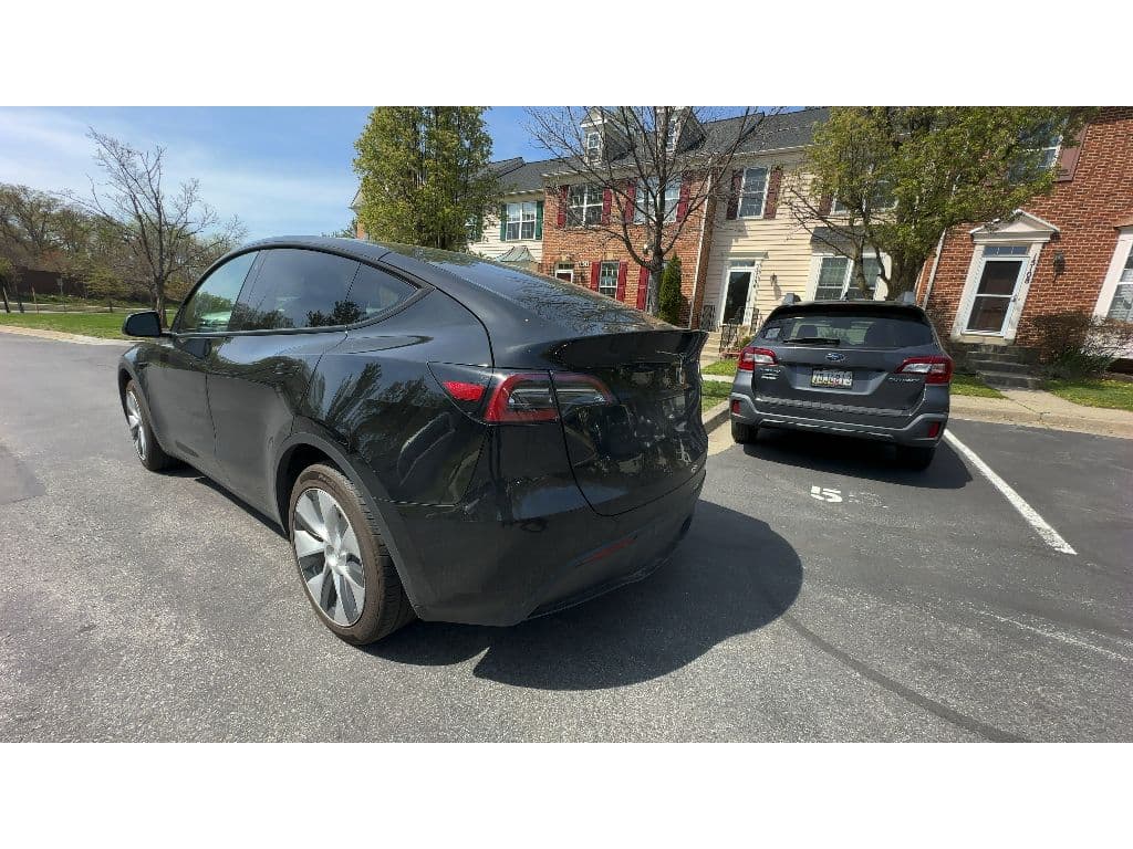 2023 Tesla Model Y view 4