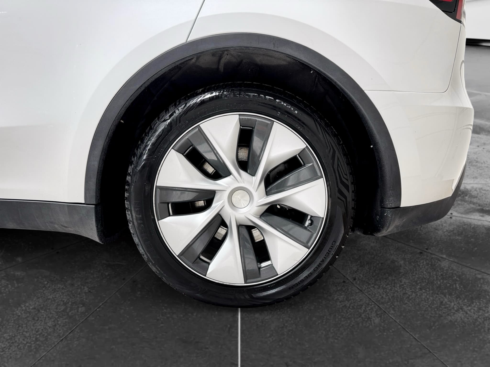 2023 Tesla Model Y view 33