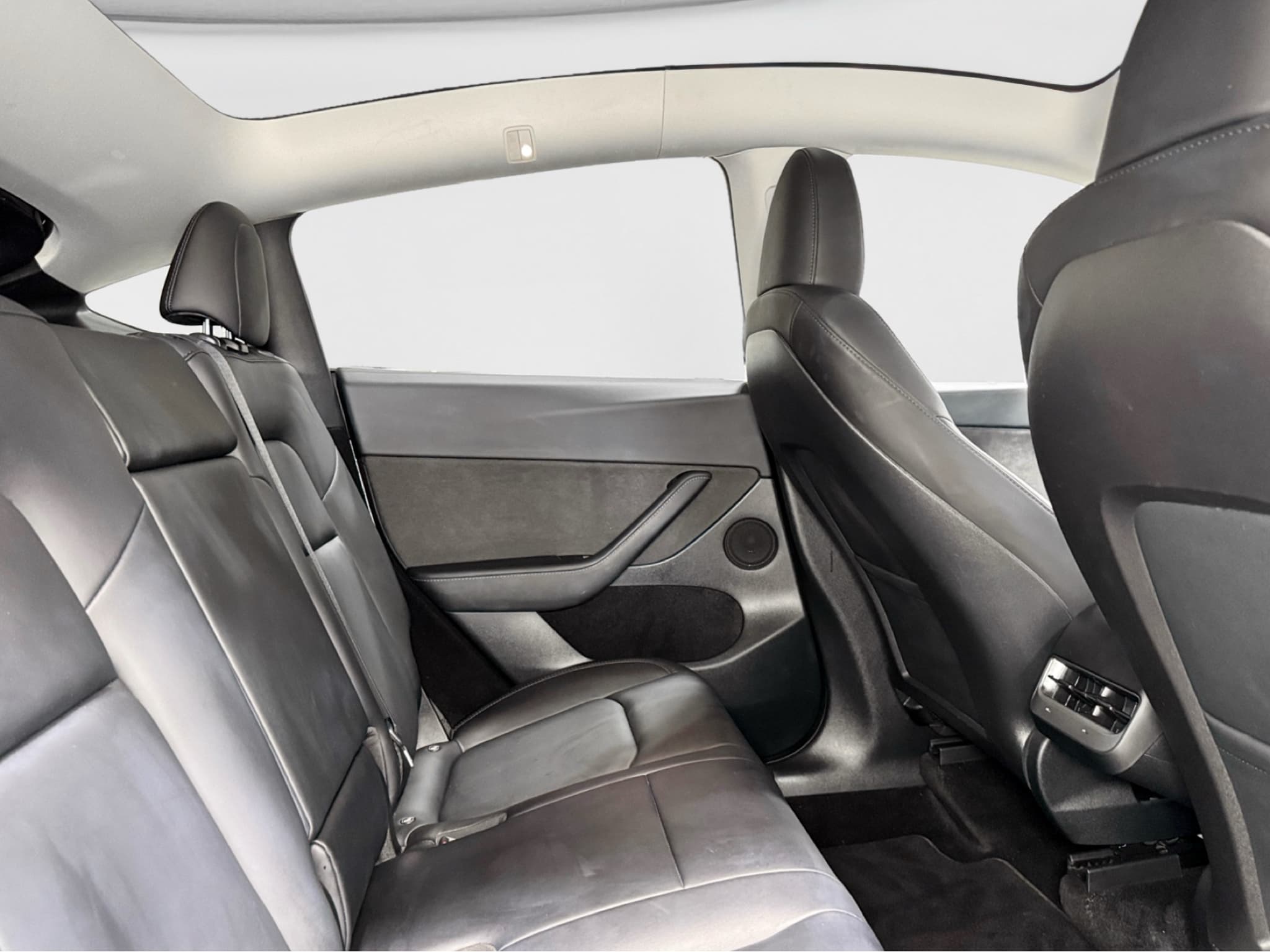 2023 Tesla Model Y view 20
