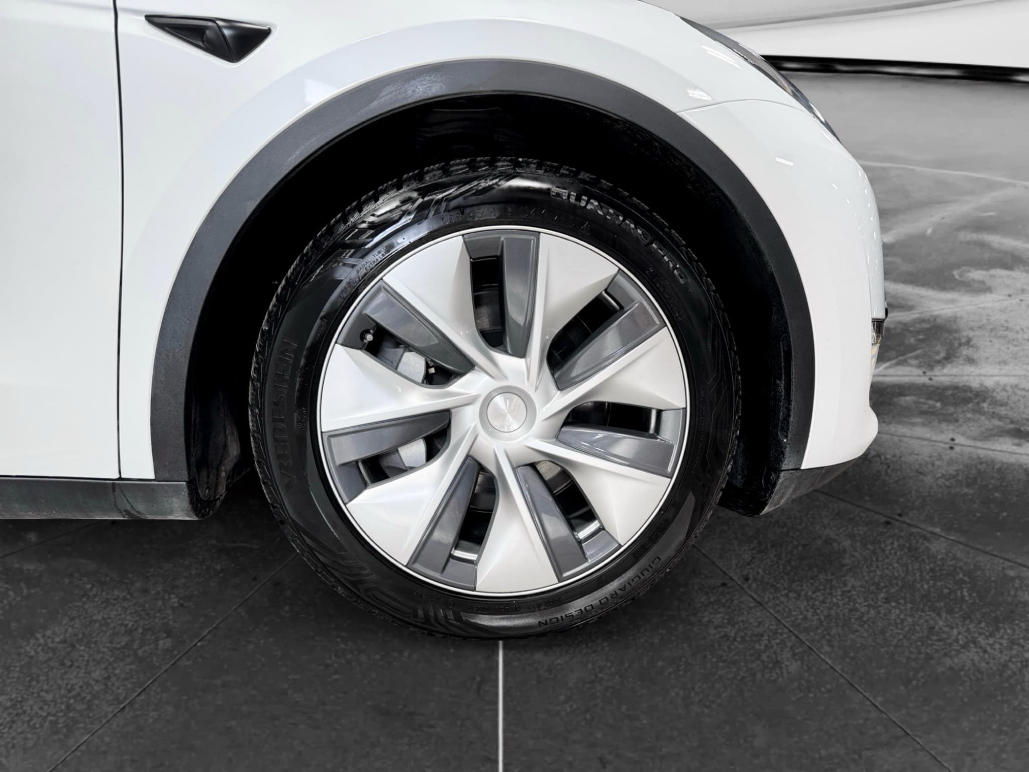 2023 Tesla Model Y view 35