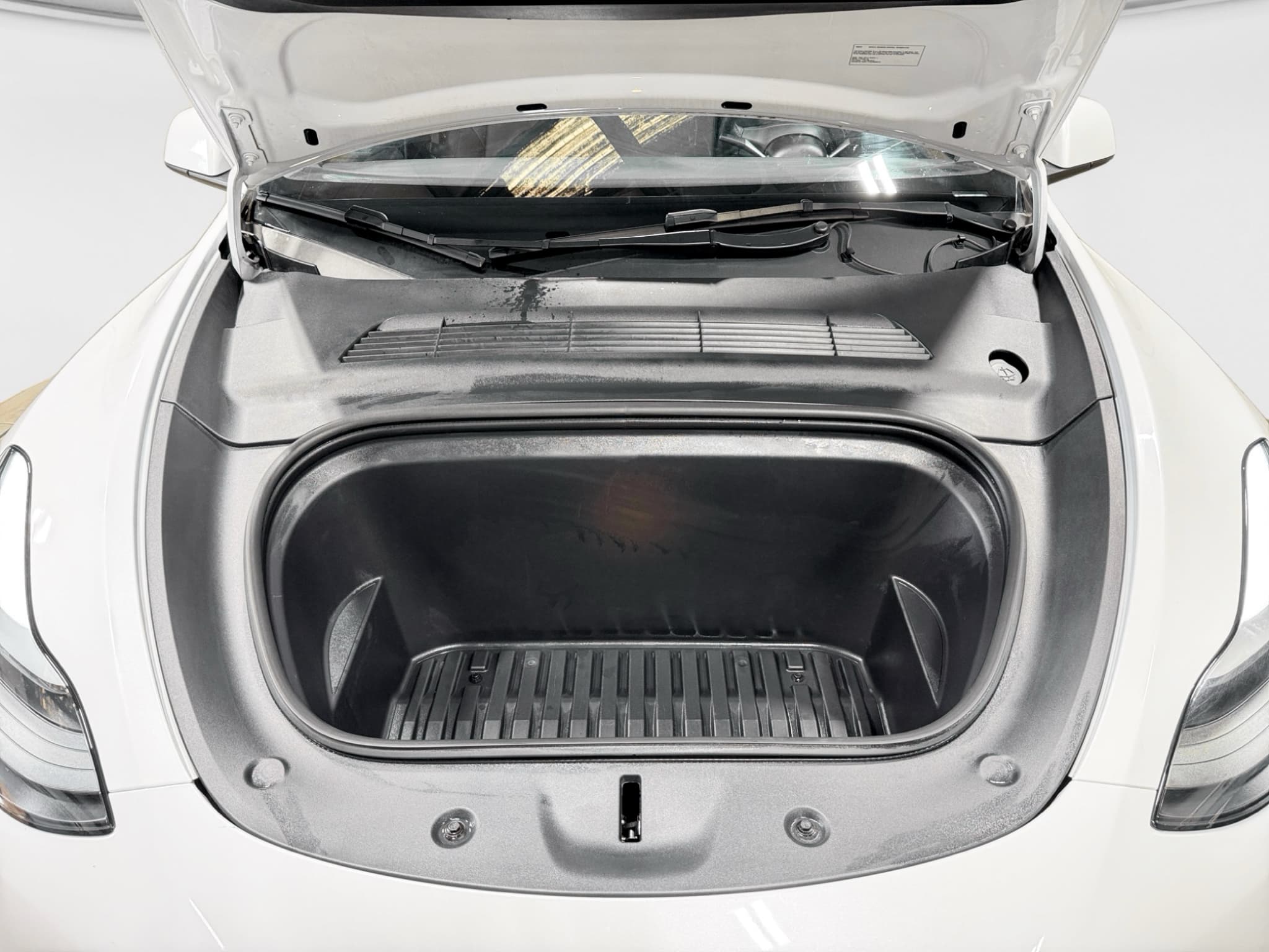 2023 Tesla Model Y view 23