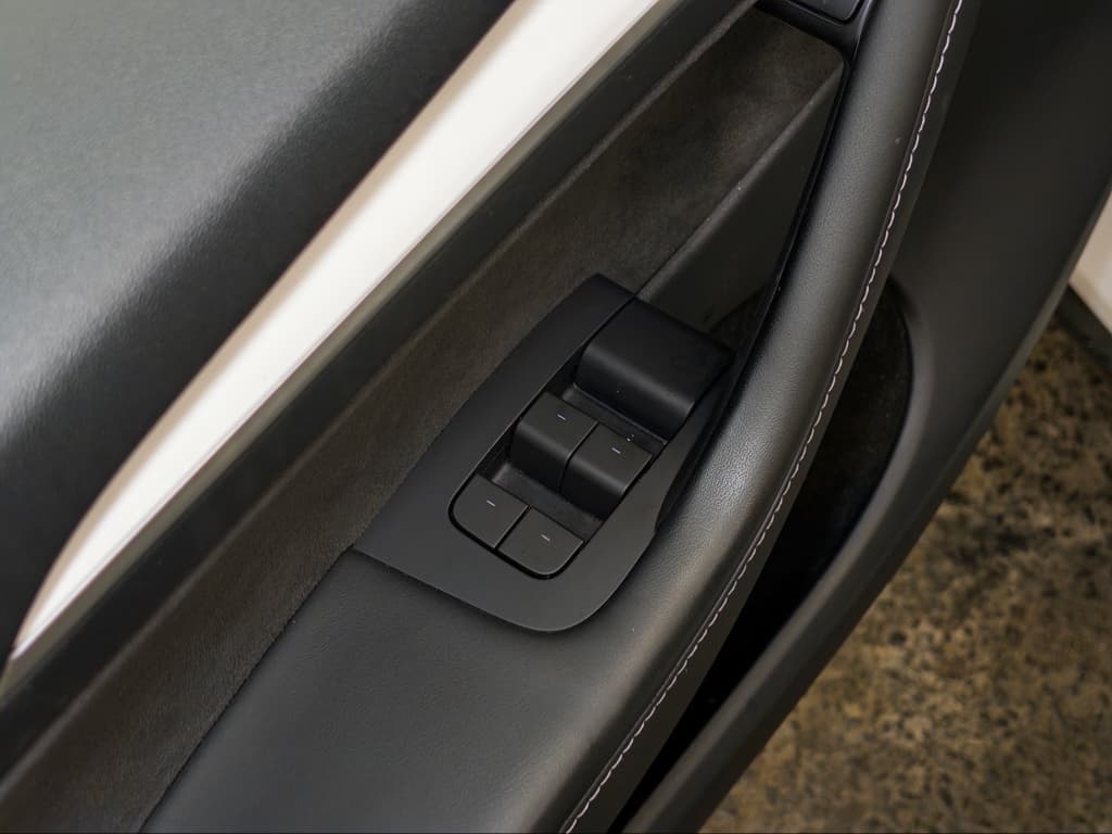 2023 Tesla Model Y view 6