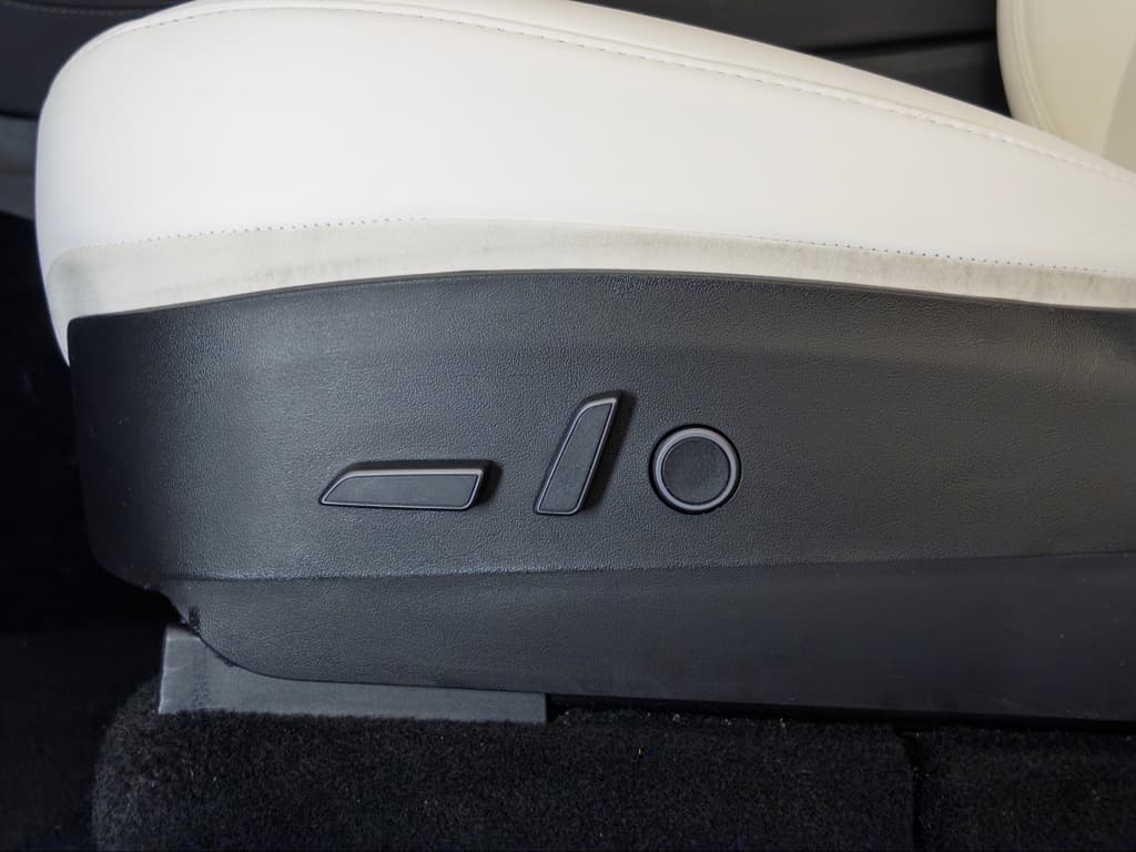 2023 Tesla Model Y view 5