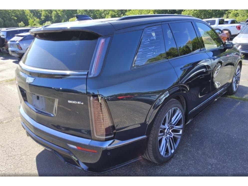 2026 Cadillac Vistiq view 3
