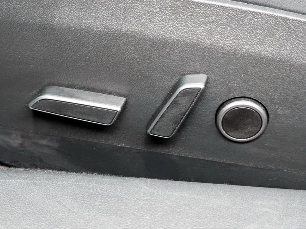 2023 Tesla Model 3 view 7