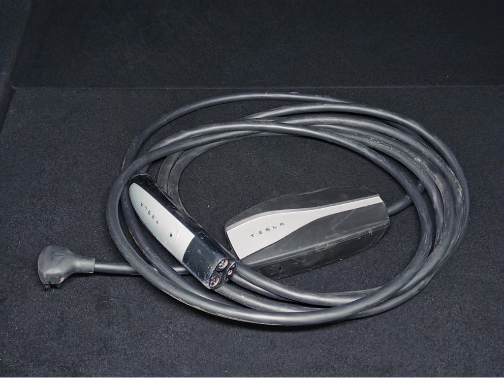 2023 Tesla Model 3 view 6