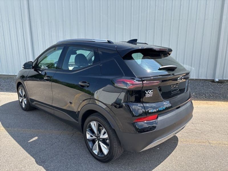 2023 Chevrolet Bolt EUV view 5